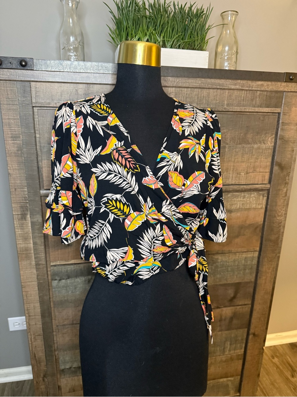 Milk & Honey Botanical Tropical Floral Short Puff Sleeve Cropped Wrap Top M